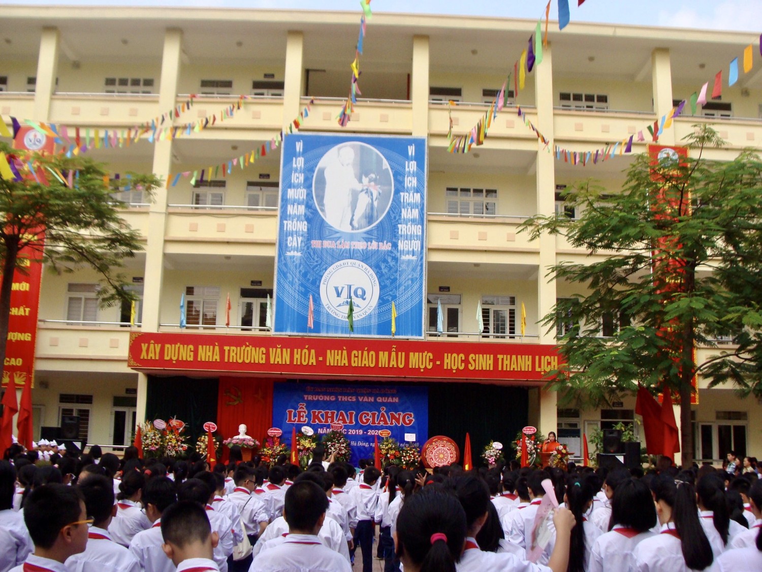 Tưng bừng khai giảng năm học mới